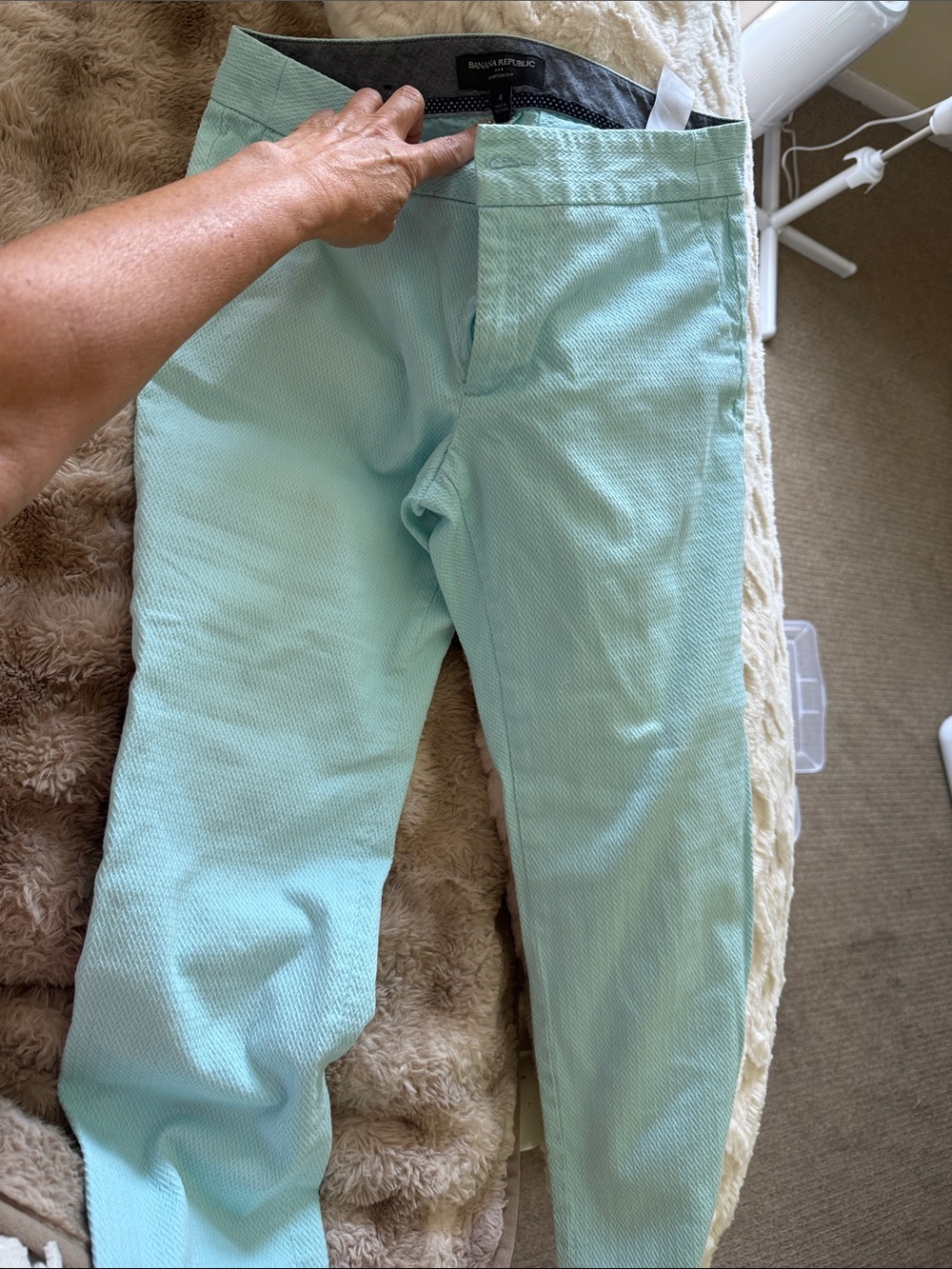 Banana Republic woman’s Mint Green Capri Pants